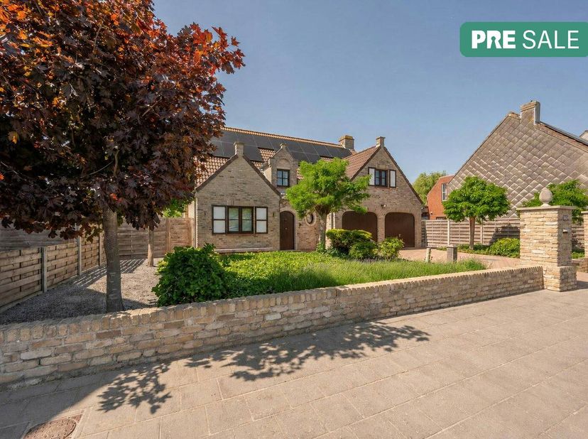 Vous recherchez une propriété exclusive à vendre qui allie parfaitement confort et espace ? Cette charmante villa parfaitement entretenue sur un terra