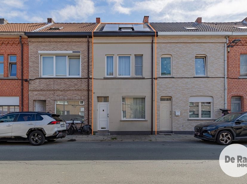 AALST - Instapklare, energiezuinige woning op centrale ligging!<br />
EERSTE BEZOEKDAG VRIJDAG 11/09 VANAF 15U (enkel op afspraak!)<br />
Bent u op zo