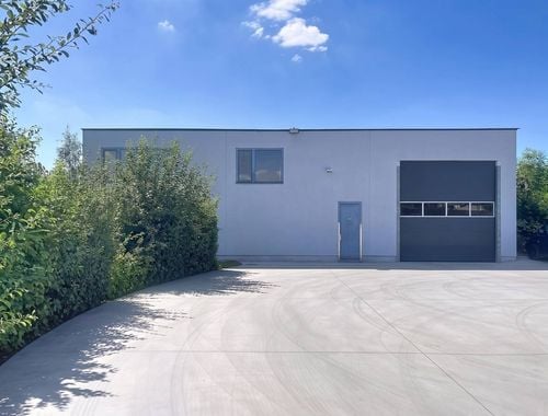                                         Entrepôt à louer à Gavere, € 2.390
