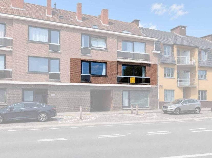 In Residentie Torrepoort, gelegen langs de Brugseweg in Ieper, bevindt zich dit ruime en lichtrijke appartement met een praktische indeling.<br />
<br