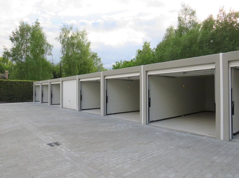 Garage te huur in Schaakstraat 11,
                    8310 Sint-Kruis