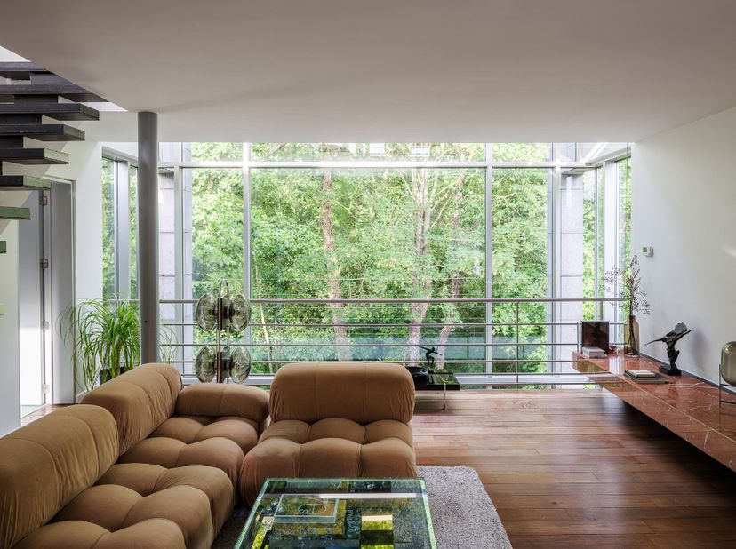 Vrijstaande architectenwoning (BJ 1996)&amp;nbsp;met een indrukwekkend woon- en werkvolume, gelegen in een residentiële en groene omgeving nabij Gent-Sint