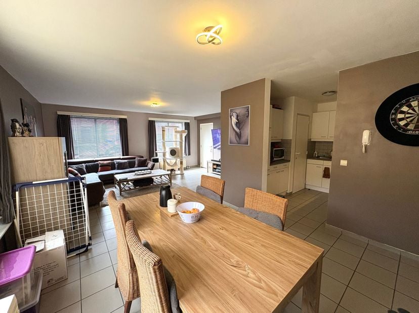Appartement de 2 chambres avec garage <br />
<br />
Situation :<br />
L'appartement est situé à proximité du centre de Sint-Job-in-'t-Goor (Brecht). <