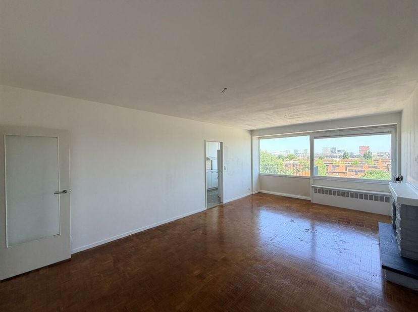 Twee-slaapkamerappartement met terras en autostaanplaats te huur!<br />
Ligging: Het appartement ligt op wandelafstand van het Sint-Annastrand en het