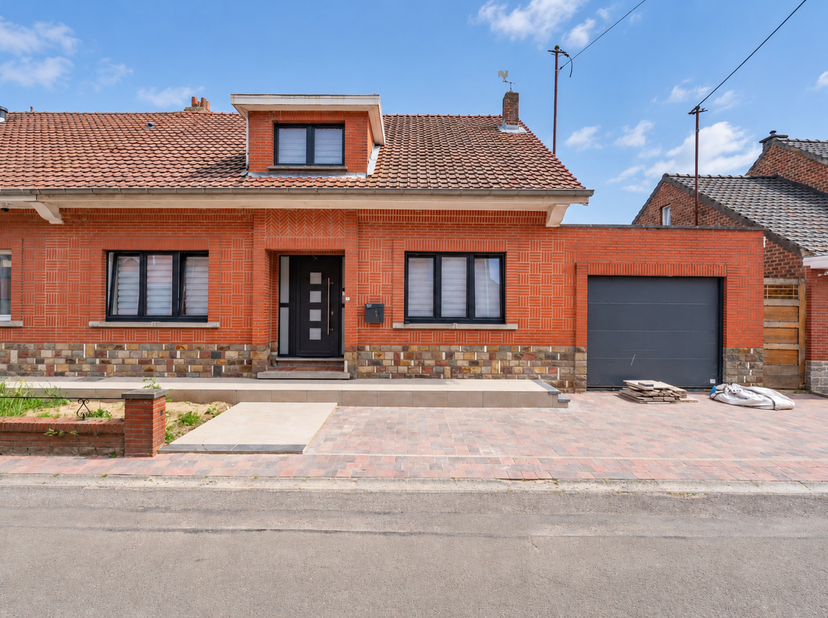 Huis te koop in ,
                    1480 Saintes