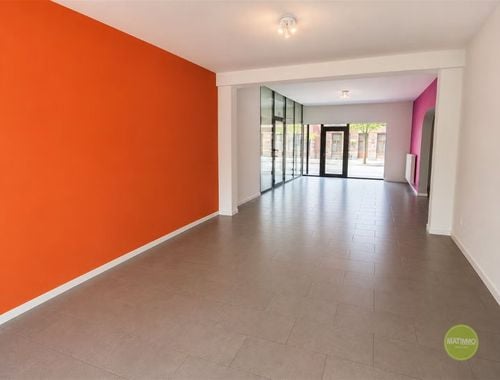                                         Bâtiment commercial à louer à Mol, € 850
