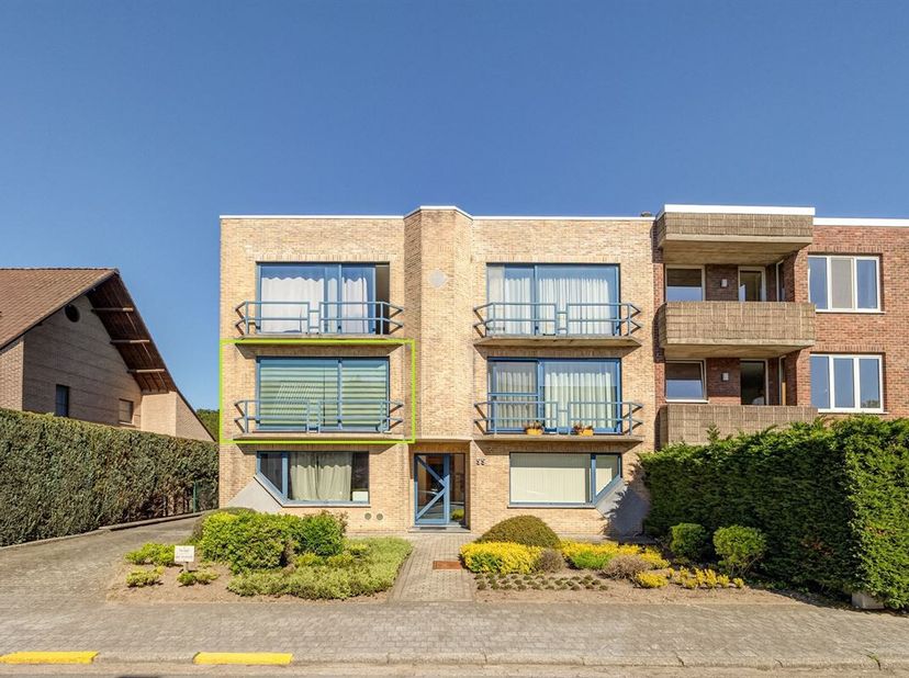 Ontdek dit lichtrijke en gerenoveerde appartement, gelegen in een kleinschalig appartementsgebouw van slechts 6 appartementen, op een rustige locatie