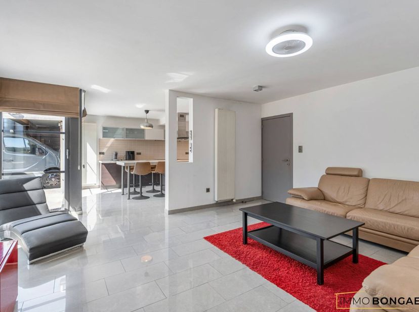 Op zoek naar een instapklare woning op een rustige en toch centrale ligging? Deze verzorgde woning in Opglabbeek (Oudsbergen) combineert comfort, ruim