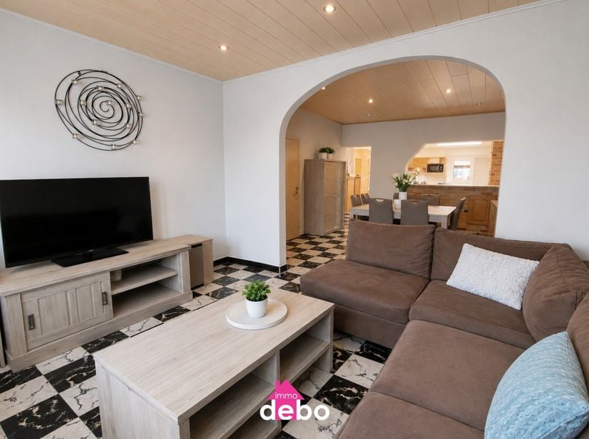 Op zoek naar een ruime woning waar u zonder zorgen kunt intrekken?<br />
Deze verzorgde gezinswoning in Rekkem combineert ruimte, comfort en een gunst