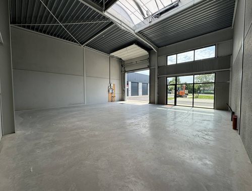                                         Entrepôt à louer à Zwevezele, € 695
