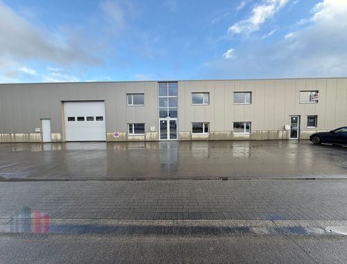                                         Bedrijfsgebouw te huur in Ouwegem, € 4.900
