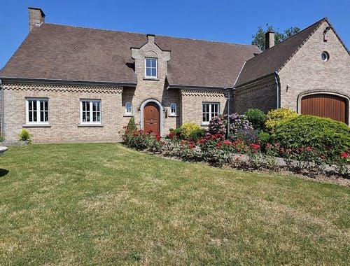                                         Maison unifamiliale à vendre à Athis, € 450.000
