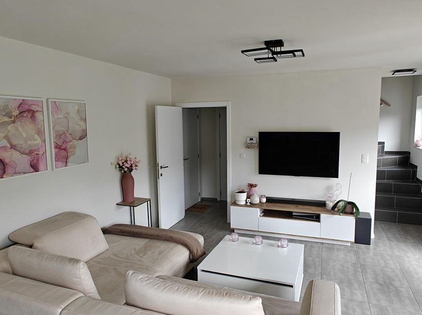 Ruime duplex met 2 slaapkamers en dressingruimte<br />
Op zoek naar een ruim, lichtrijk en comfortabel appartement in Genk? Dit zonnige duplexappartem