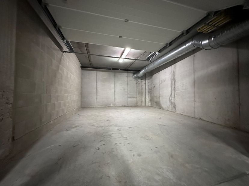 Garage à vendre
                    à 8470 Gistel