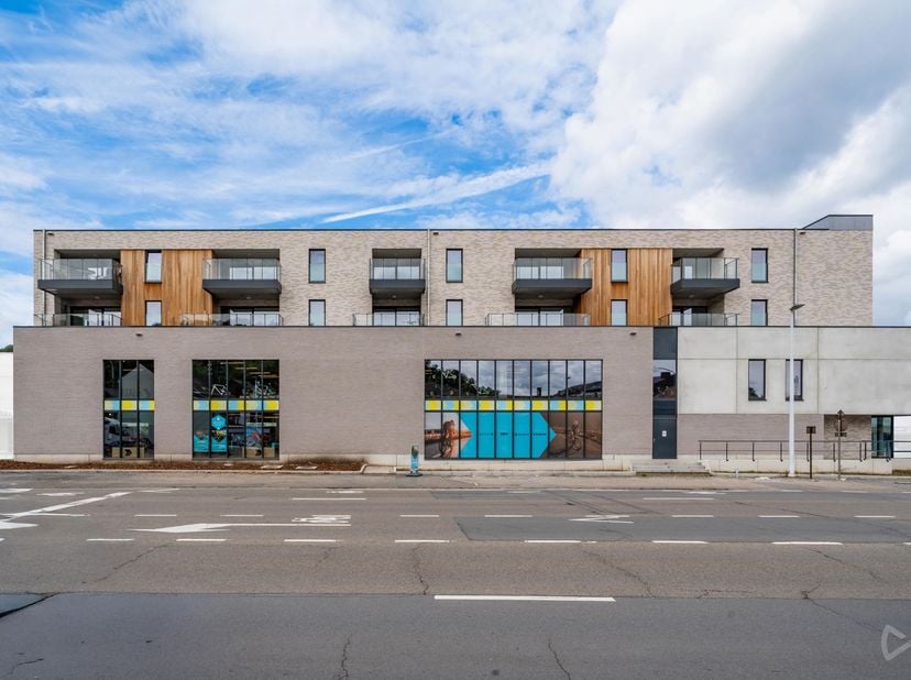 We Invest Liège vous propose ce superbe appartement de 72 m² (surface brute), idéalement situé au deuxième étage d’une résidence neuve avec ascenseur.