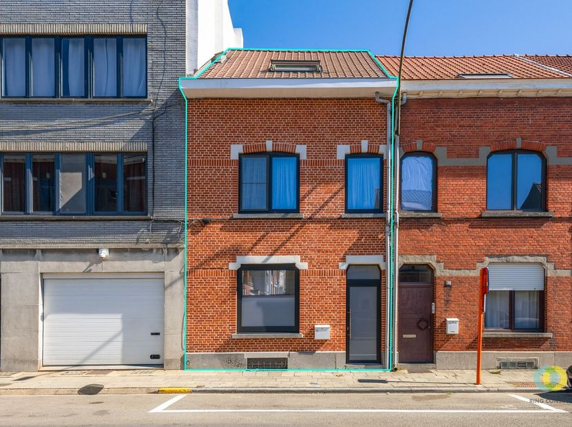 Deze goed onderhouden woning combineert een rustige woonomgeving met een vlotte bereikbaarheid en is dankzij de reeds uitgevoerde renovaties meteen be