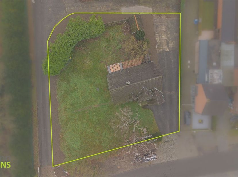 Statige villa met uitzonderlijk potentieel op toplocatie in Berlare<br />
Ontdek deze karaktervolle te renoveren villa op een ruim perceel van maar l