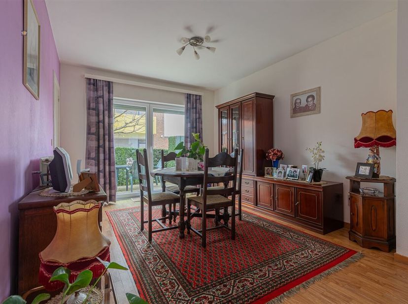 Ontdek dit praktische gelijkvloersappartement in Grimbergen, ideaal voor eigen bewoning of als investering. <br />
Bij het betreden van het appartemen