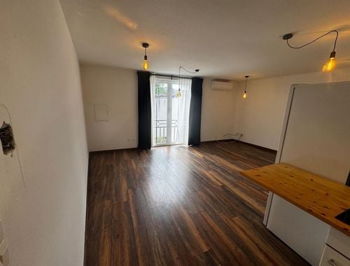                                         Studio à louer à Munsterbilzen, € 700
