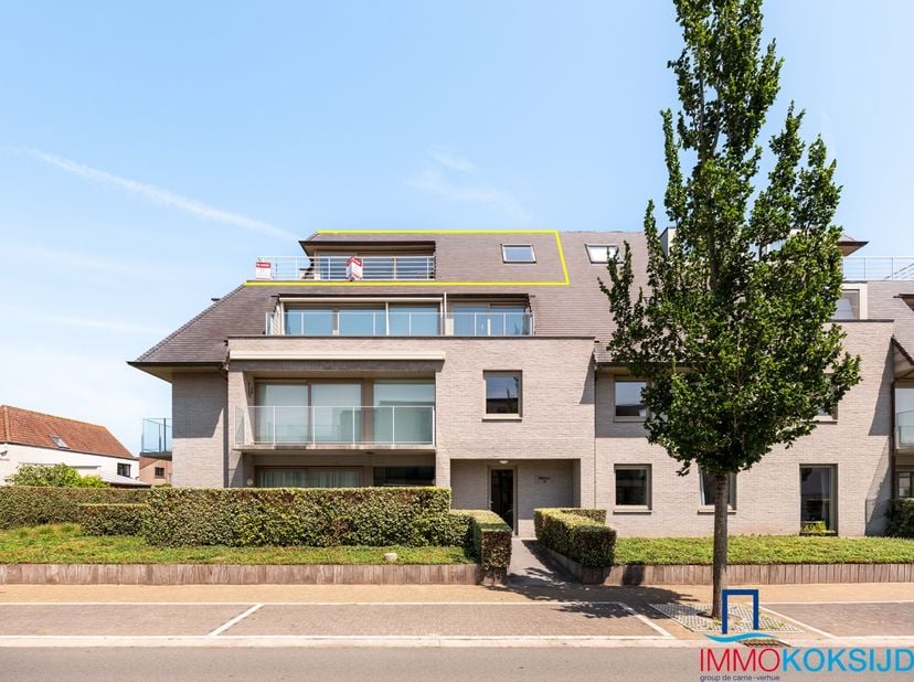 Sint-Idesbald, Residentie Noor, Prachtig appartement met hoogstaande afwerking en zonnig terras, 3e verdieping met lift.<br />
Bestaande uit: inkomhal