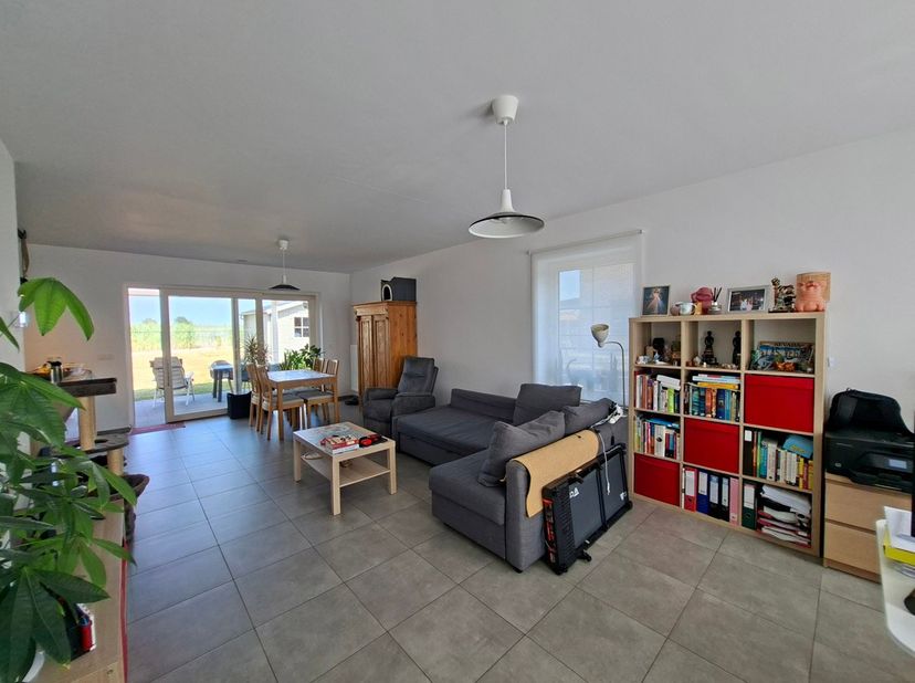 Prachtige woning in pastoriestijl.<br />
<br />
Deze halfopen bebouwing werd gebouwd met kwaliteitsvolle materialen en werd voorzien van alle modern c