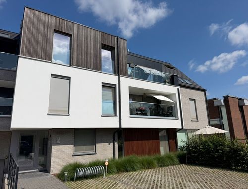                                         Appartement à louer à Sint-Kwintens-Lennik, € 1.150
