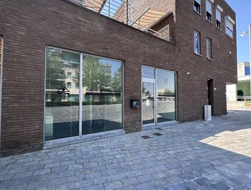                                         Handelsgelijkvloers te huur in Lommel, € 975
