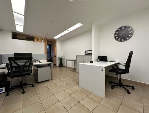                                         Commercieel Gebouw te huur in Meulebeke, € 445
