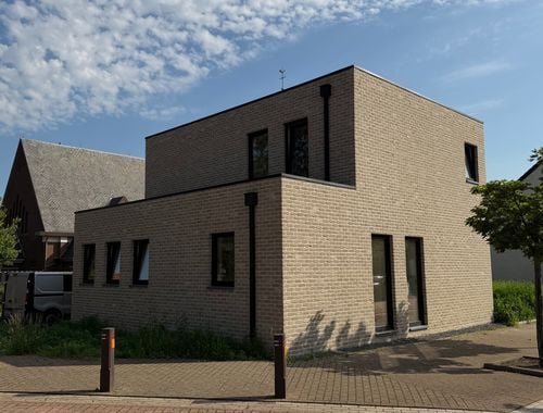                                         Maison à louer à Maaseik, € 1.595
