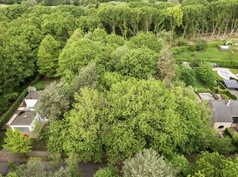 Bouwgrond voor open bebouwing op 1.408m²<br />
<br />
Deze bouwgrond van 1.408m2 met een perceelsbreedte van 20m en diepte van 67m is geschikt voor