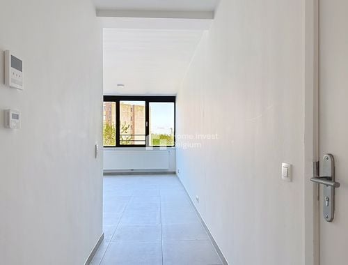                                         Studio avec coin lit à louer à Jette, € 850
