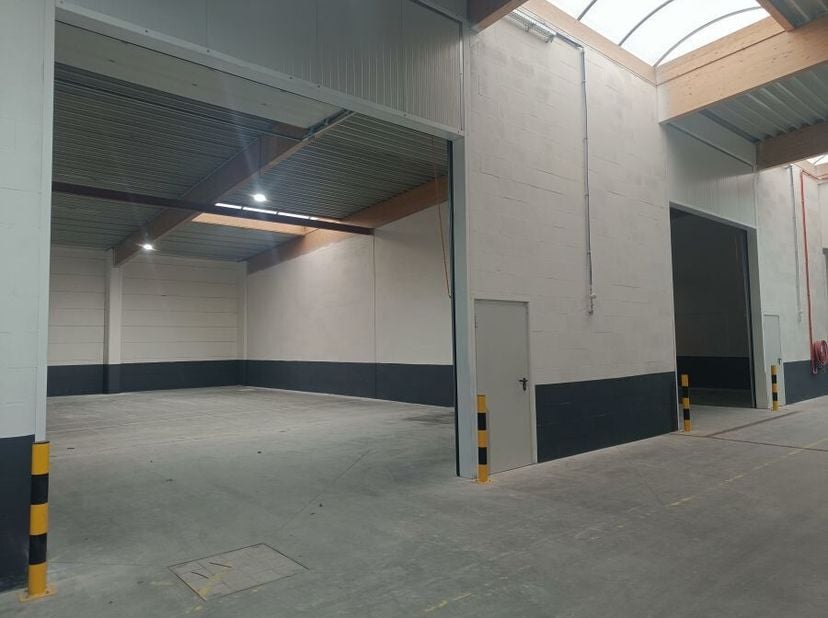 Bien professionnel à louer
                    à 2260 Westerlo