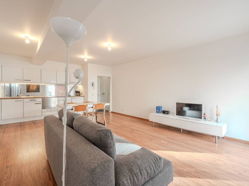 Cet appartement du rez-de-chaussée bien entretenu et prêt à emménager est situé dans la résidence Elisa, Franslaan 80 à Nieuwpoort-Bad. Emplacement ce