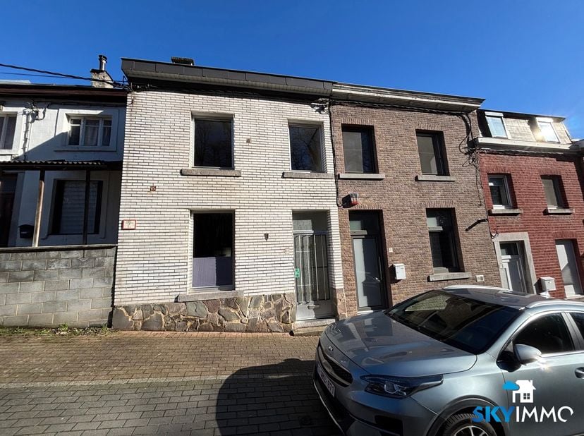 L'agence SKYIMMO vous propose cette jolie maison de 128m2 située à Flémalle, et se compose comme suit: <br />
AU RDC : Entrée (5) - Salon (13) - Salle