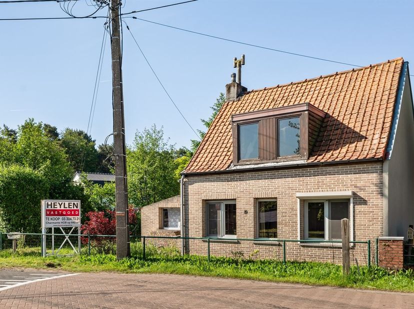 Openhuizendag op zaterdag 13 juni van 09u30 - 10u30<br />
Charmante HOB op 842m²<br />
Gelegen in de rustige en gegeerde buurt Voorthoek in Stekene, g