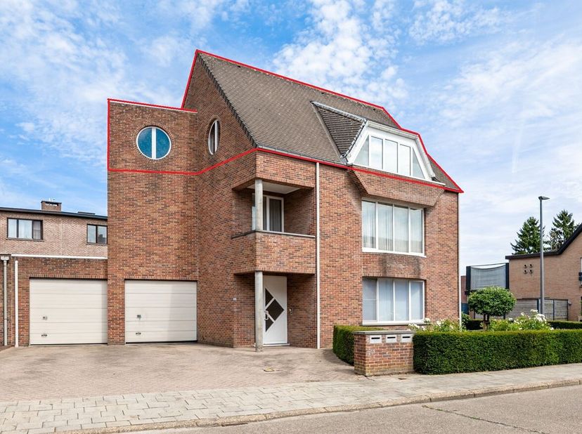 Gezellig 1-slaapkamerappartement met terras, garage en staanplaats<br />
Ligging:<br />
Het appartement is rustig gelegen binnen de ring van Turnhout