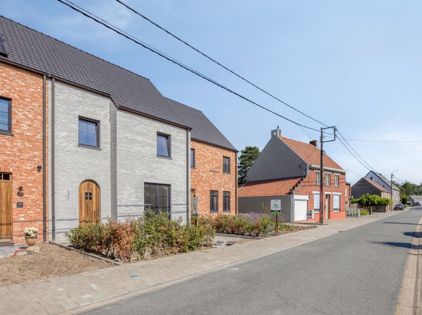 MONO<br />
Residentieel wonen in het rustige Bovekerke (op de kruising van Kortemark, Diksmuide en Koekelare) op een groot perceel met west-oriëntatie