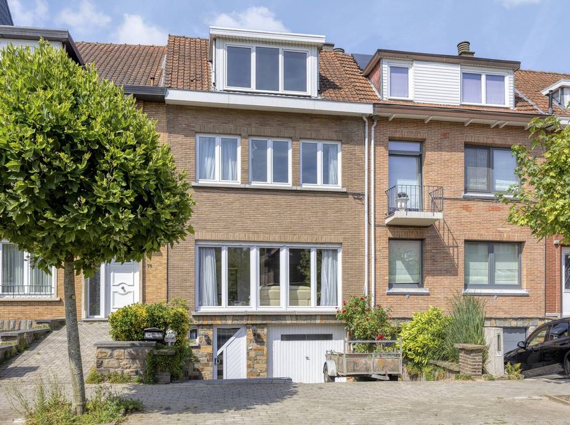 Vous recherchez une maison spacieuse et centrale à vendre à Strombeek-Bever ? Cette fantastique maison familiale allie une excellente accessibilité à