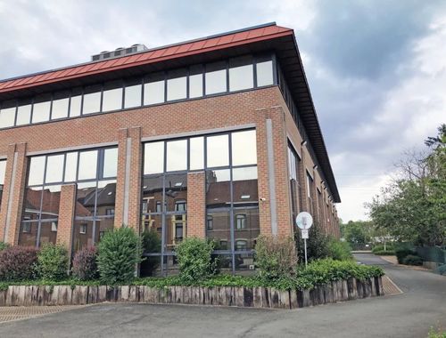                                         Bureaux à louer à Ruisbroek, € 7.767
