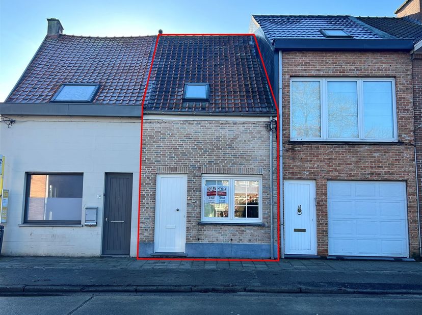 PRACHTIGE WONING (113m²) MET 2 SLAAPKAMERS, TERRAS EN TUIN.<br />
<br />
<br />
Indeling: <br />
(0) Inkomhal, gastentoilet, keuken, was en bergru