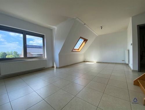                                         Penthouse à louer à Mere, € 980
