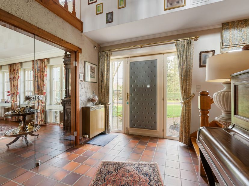 In het groene en gegeerde Bolderberg bevindt zich deze indrukwekkende, statige villa met een bewoonbare oppervlakte van ca. 424 m²(bruikbare oppervlak