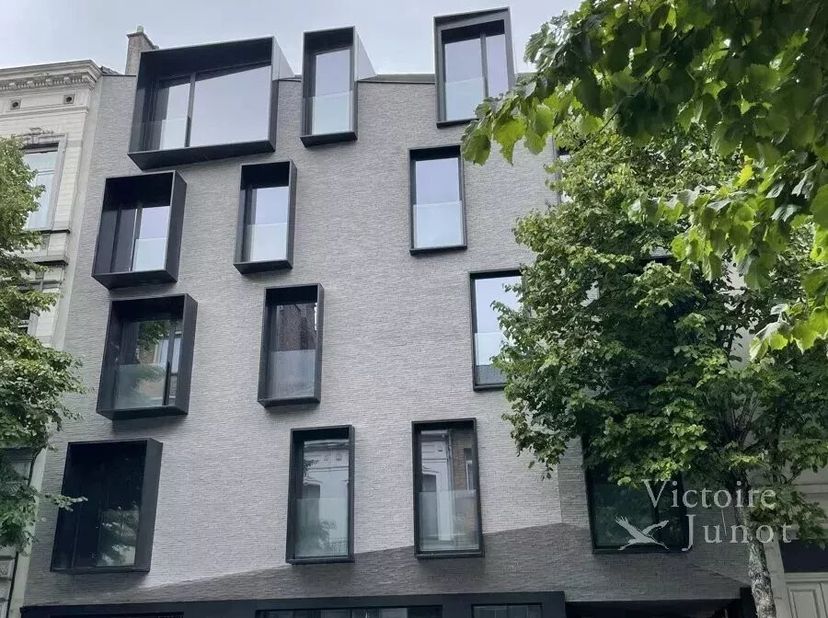 Bedrijfsvastgoed te huur in CHAUSSÉE DE VLEURGAT 251-253,
                    1050 Elsene