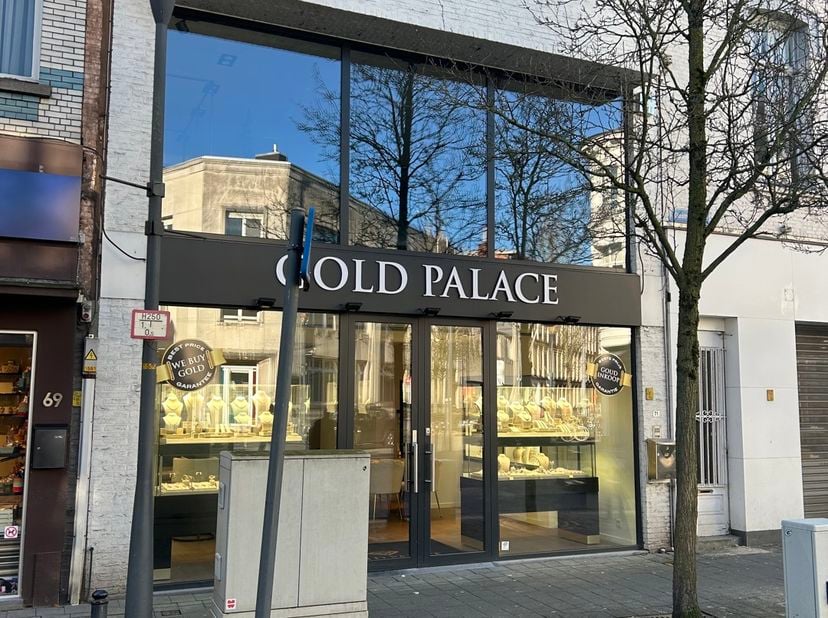 Opbrengsteigendom te koop in centrum Turnhout.<br />
Het GV is ca 89m2 groot en de 3 bovenliggende verdiepingen telkens ca 80m2.<br />
De huurder huur