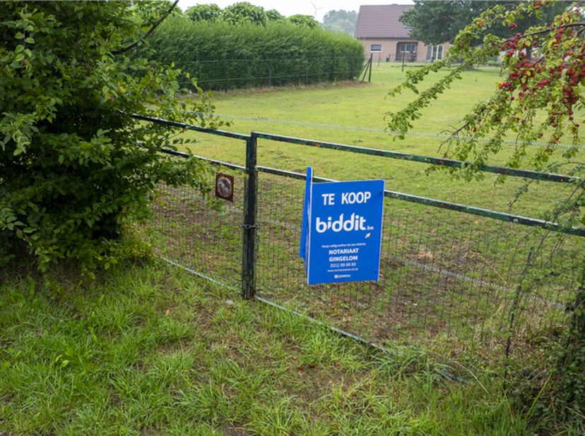 In GINGELOM, deelgemeente VORSEN (landelijk gelegen) vinden we dit ruime perceel bouwgrond voor een half-vrijstaande woning terug. Rustig gelegen, doc