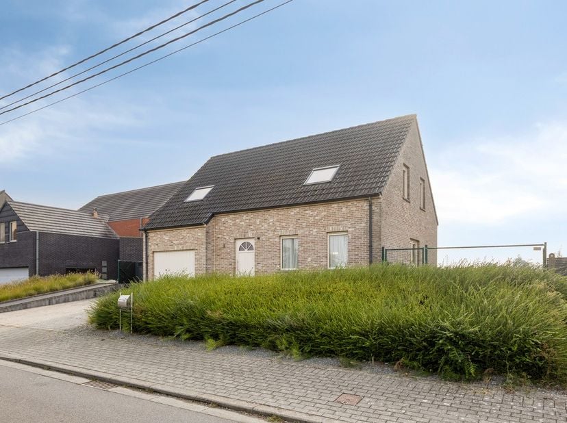 Maison à vendre à REMINCOURT 7 boîte C,
                    7864 Deux-Acren