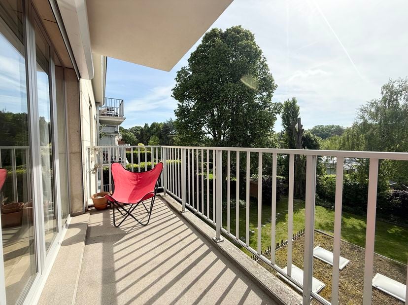 SINT-PIETERS-WOLUWE – Gegeerde wijk Chant d'Oiseau. Prachtig appartement (2SLK/1BADK/1DK) van ± ... m² met zuidgericht terras, privézwembad voor de me