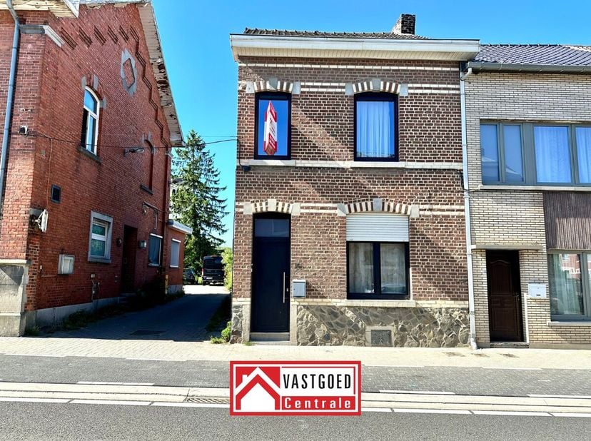 Deze woning gelegen op een steenworp van het centrum van Tongeren biedt alles wat je zoekt in een gezellige thuis. Met een ruime tuin en terras, kun j