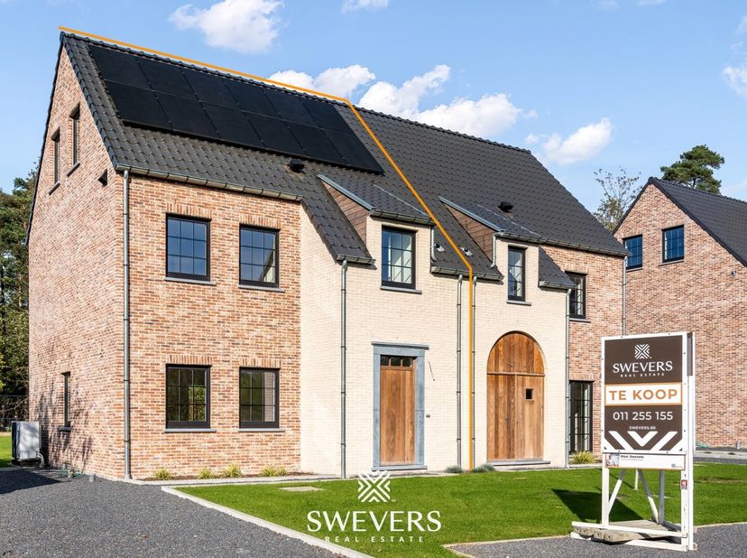 Voor meer info en fotos, surf naar www.swevers.be  In de Langebergstraat in Koersel vinden we deze volledig afgewerkte en instapklare halfopen nieuwbo