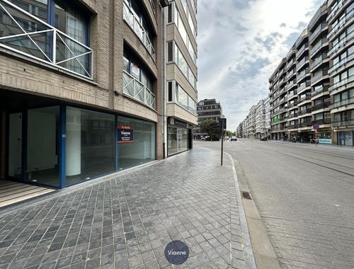                                         Handelsgelijkvloers te huur in Oostende, € 1.200
